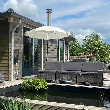 Exceptional House On The Waterfront Reeuwijk