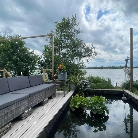 Exceptional House On The Waterfront * Reeuwijk